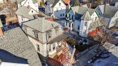 68 Newhall St in Malden, MA - Foto de edificio - Building Photo
