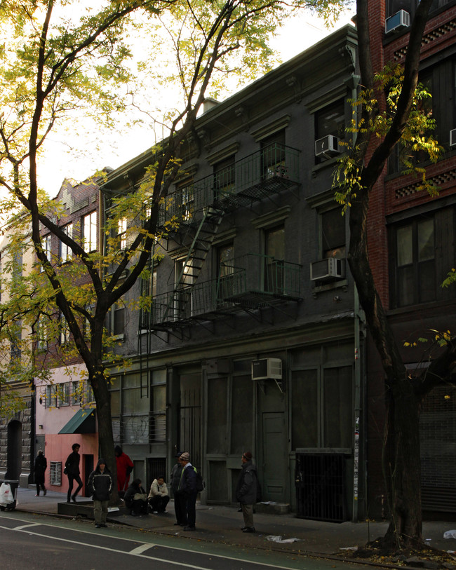 21-23 Bleecker St in New York, NY - Foto de edificio - Building Photo