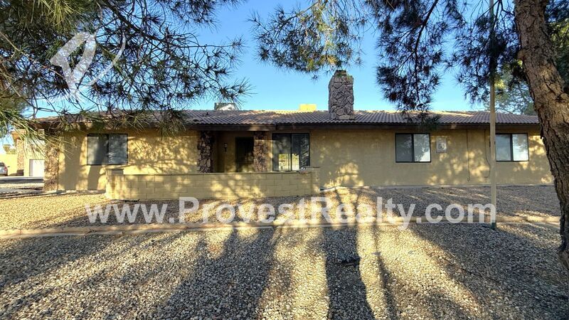 15727 Tuscola Rd in Apple Valley, CA - Building Photo