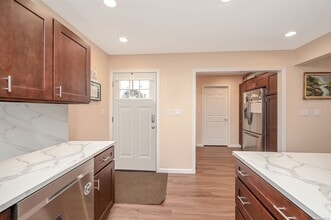 11 Skylark Ln in Levittown, NY - Building Photo - Building Photo