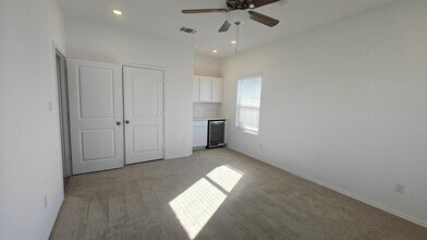 106 Arbordale St in Andice, TX - Building Photo - Building Photo