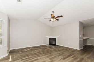 3901 Alderwoods Dr in Jonesboro, GA - Building Photo - Building Photo