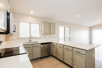 3718 W Burgess Ln in Phoenix, AZ - Foto de edificio - Building Photo