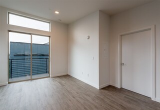 Sienna Apartments in Seattle, WA - Building Photo - Interior Photo