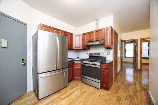 336 Starr St in Brooklyn, NY - Building Photo - Building Photo