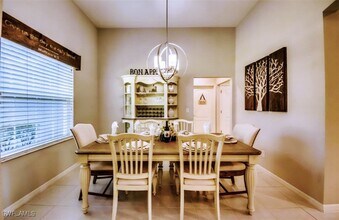 2541 SW 13th Ave in Cape Coral, FL - Building Photo - Building Photo