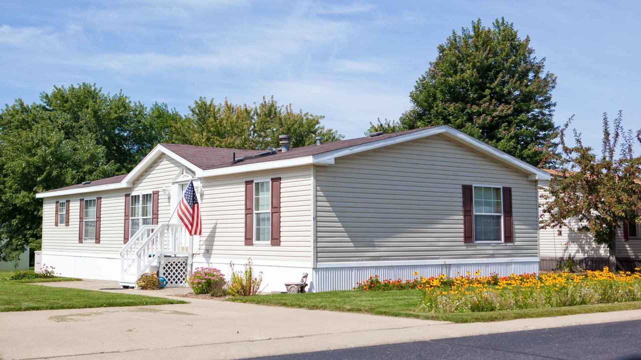 Oak Island Village in East Lansing, MI - Foto de edificio