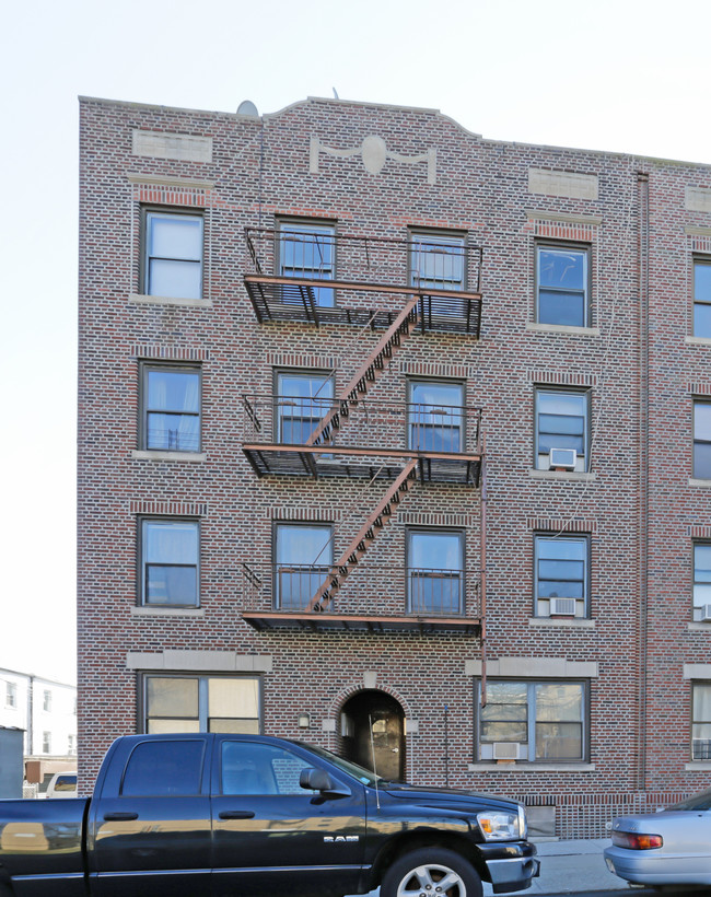 21-11 27th St in Astoria, NY - Building Photo - Building Photo