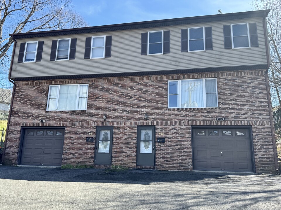 16 Bradley Ave in Meriden, CT - Foto de edificio