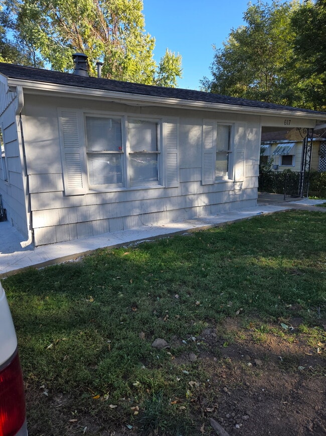 617 S Lake Dr in Independence, MO - Building Photo - Building Photo