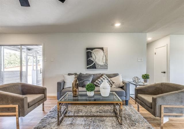 8011 Woodhue Rd in Dallas, TX - Building Photo - Building Photo