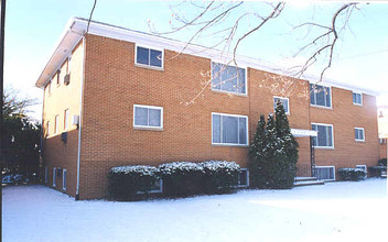 2894 Chamberlain Rd in Akron, OH - Building Photo - Building Photo