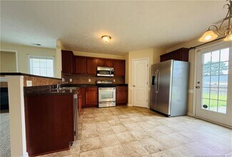 5326 Woodpecker Dr in Hope Mills, NC - Building Photo - Building Photo
