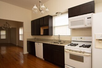 2814 N Maplewood Ave, Unit J08P in Chicago, IL - Foto de edificio - Building Photo