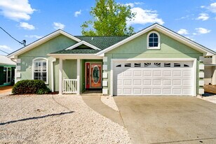 615 Poinsettia Ct in Panama City Beach, FL - Building Photo