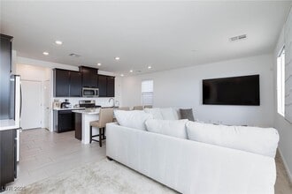 7792 Vino Vranec Ct in Las Vegas, NV - Foto de edificio - Building Photo