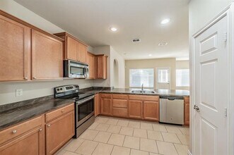 643 Alexander St in Grand Prairie, TX - Building Photo - Building Photo