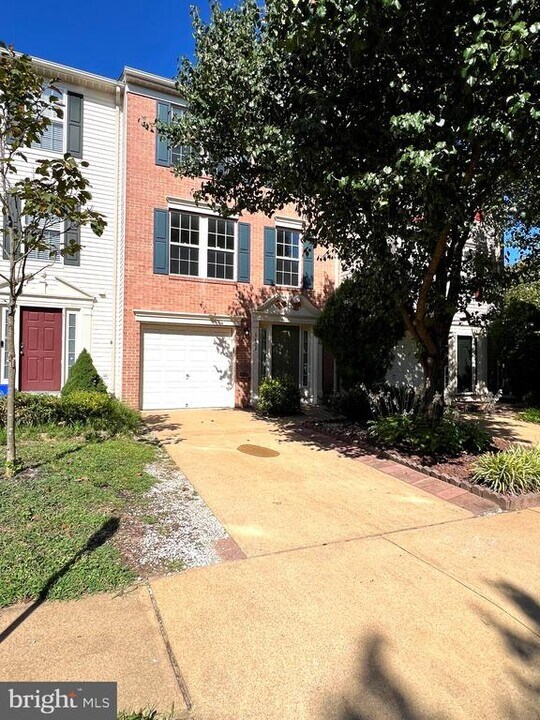 6402 LURETA Ln in Springfield, VA - Building Photo