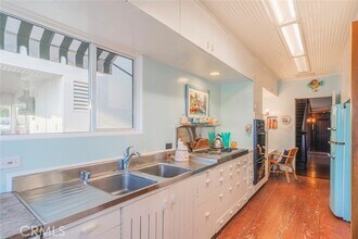 1402 S Bay Front in Newport Beach, CA - Building Photo - Building Photo