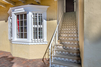 217 Poinsettia S Pl, Unit 217 in Los Angeles, CA - Building Photo - Building Photo