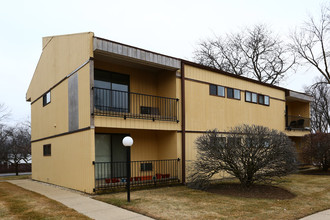 Woodstock Northwest Apartments in Woodstock, IL - Building Photo - Building Photo