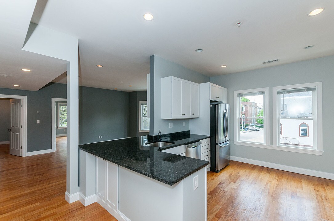 29 Brookside Ave in Boston, MA - Building Photo
