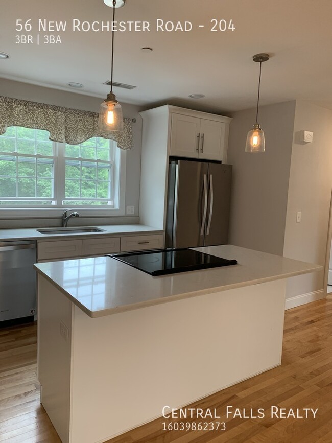 56 New Rochester Rd in Dover, NH - Building Photo - Building Photo