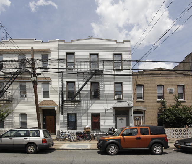 205 Jackson St in Brooklyn, NY - Foto de edificio - Building Photo