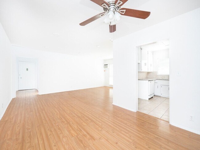 2469 S. Robertson Blvd in Los Angeles, CA - Building Photo - Building Photo