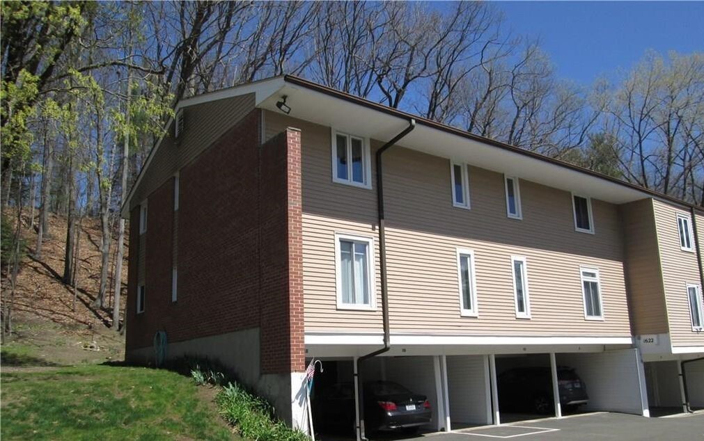 1622 Farmington Ave in Farmington, CT - Foto de edificio