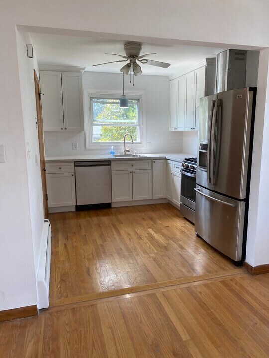 92 Darwin Ave, Unit 2 in Rutherford, NJ - Building Photo