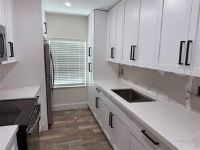 14103 SW 52nd Terrace in Miami, FL - Building Photo - Building Photo