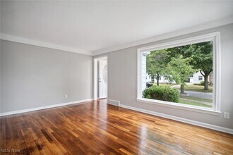 18201 Maple Heights Blvd in Maple Heights, OH - Building Photo - Building Photo