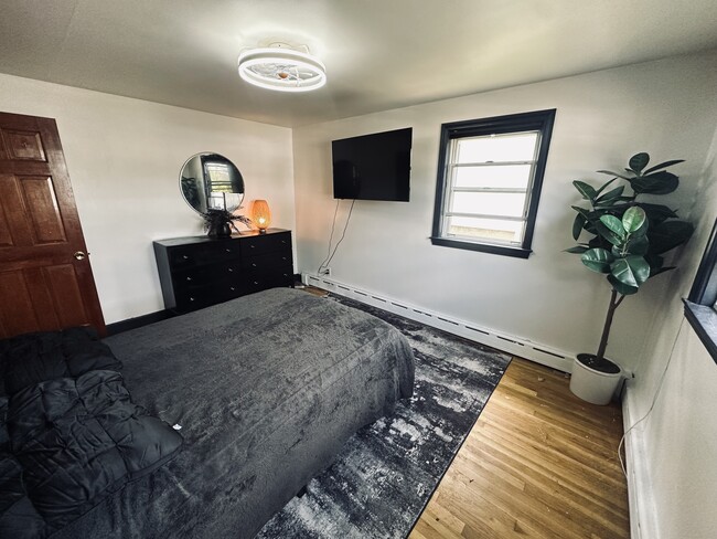 218 Warren St, Unit A in Watertown, MA - Building Photo - Building Photo