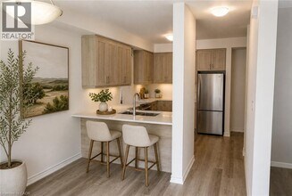461 Blackburn Dr in Brantford, ON - Building Photo - Building Photo