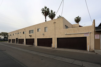 Glencrest Apartments in Anaheim, CA - Building Photo - Building Photo