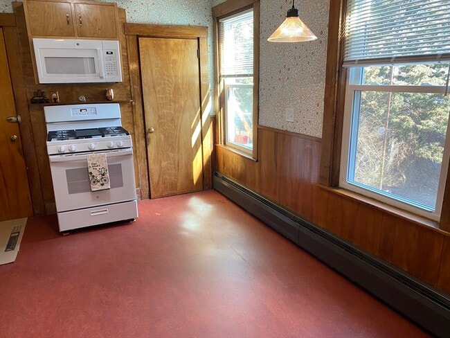 230 W Fifth St in Boston, MA - Foto de edificio - Building Photo