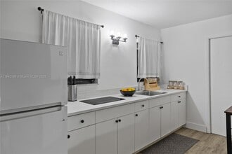 2788 SW 33rd Ct in Miami, FL - Building Photo - Building Photo