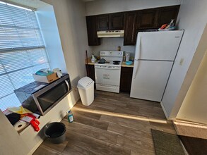 8709 Countryshire Ln, Unit 1 in Kansas City, MO - Foto de edificio - Building Photo