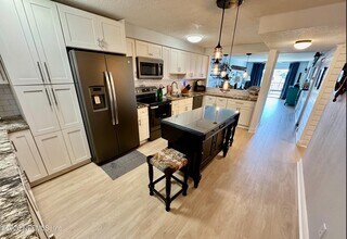 8711 Blind Pass Rd in St Pete Beach, FL - Building Photo - Building Photo