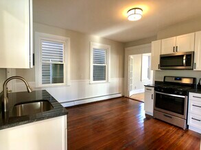 373 Wickenden St, Unit 2 in Providence, RI - Foto de edificio - Building Photo