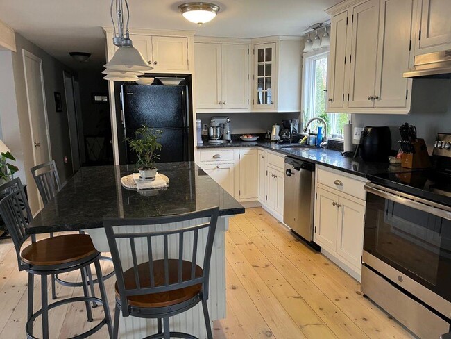 121 Balsam Rd in South Kingstown, RI - Building Photo - Building Photo