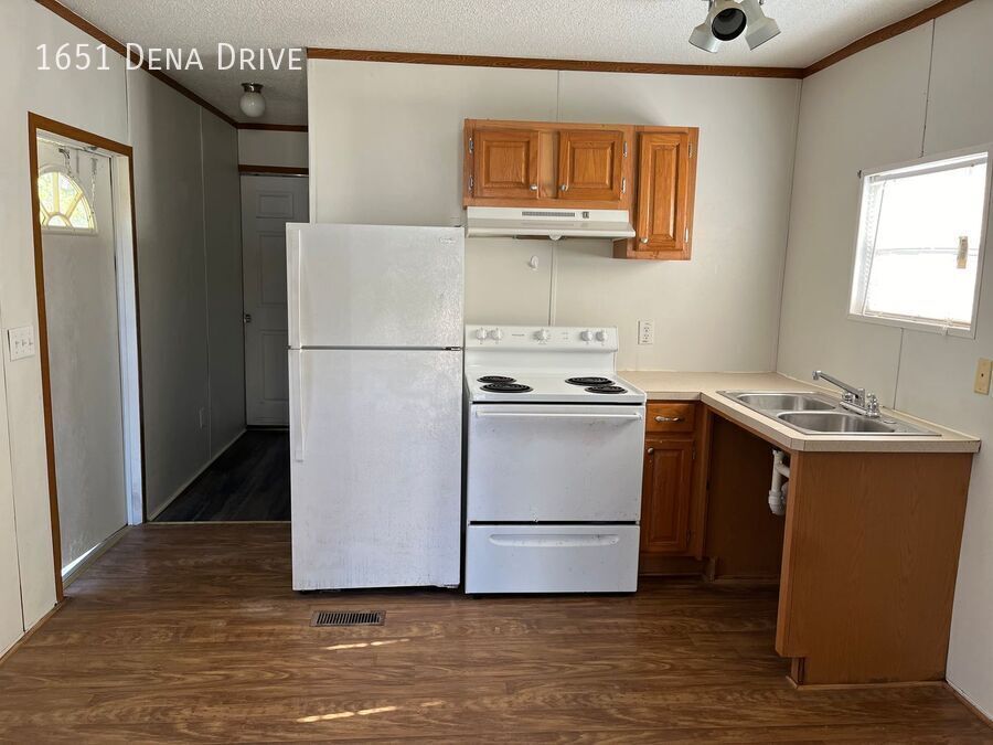 1651 Dena Dr in Memphis, TN - Building Photo