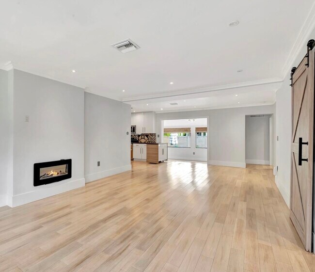 2415 SW 21st Ter in Miami, FL - Building Photo - Building Photo