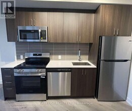 8020 Derry Rd in Milton, ON - Building Photo - Building Photo