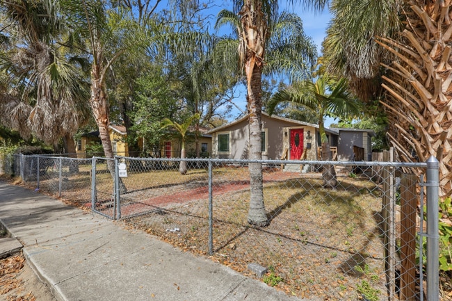 1031 James Ave S in St. Petersburg, FL - Foto de edificio - Building Photo
