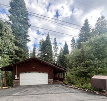 10694 Laurelwood Dr in Truckee, CA - Building Photo