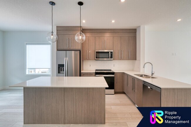 280 Chelsea Rd in Chestermere, AB - Building Photo - Building Photo