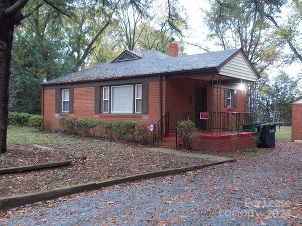 2746 Dogwood Ave in Charlotte, NC - Building Photo