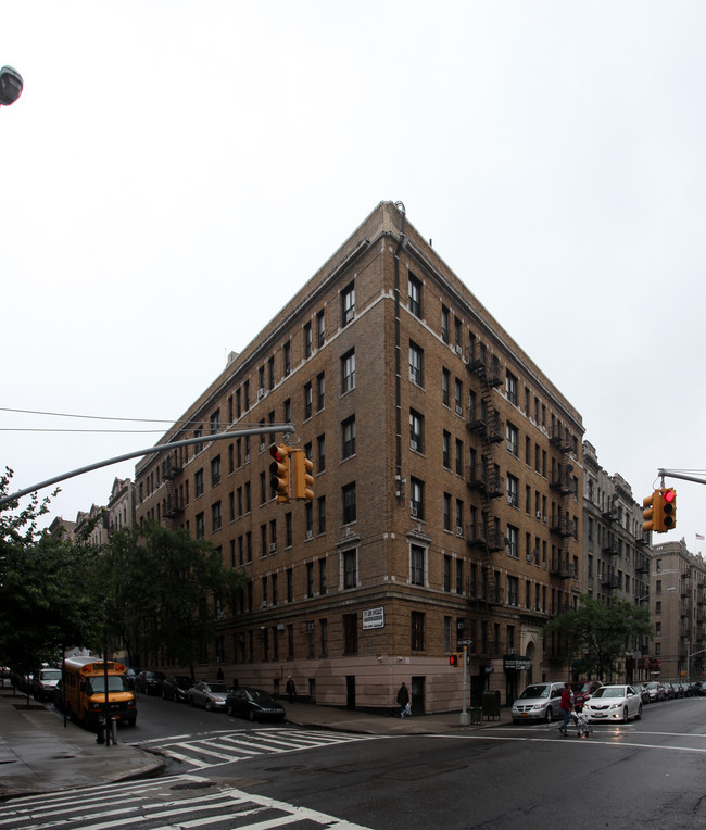 300 Fort Washington Avenue in New York, NY - Building Photo - Building Photo